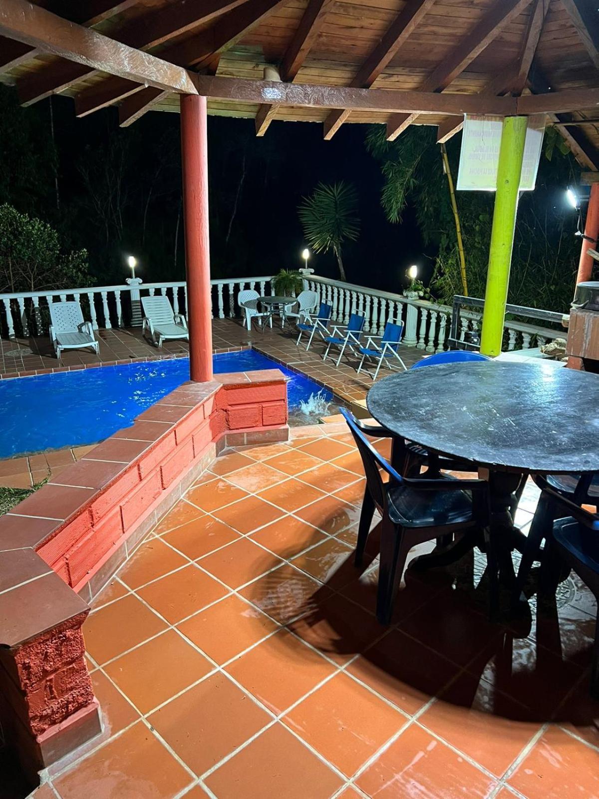 Hotel Guatape Adrianas Bambu מראה חיצוני תמונה